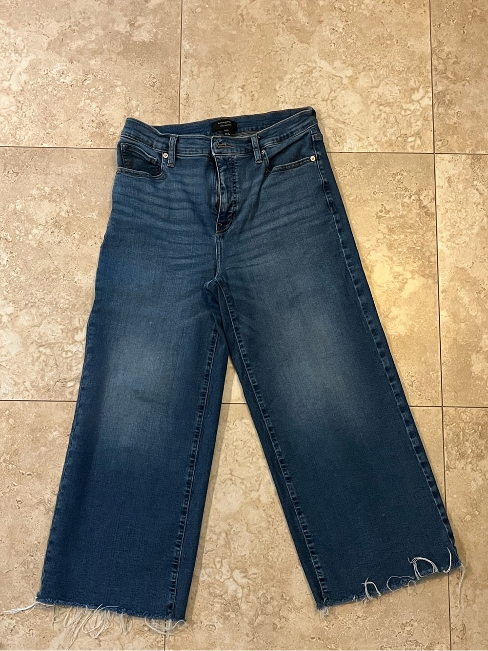 Banana Republic Cropped Wide-Leg Frayed Hem Jeans in Mid Blue